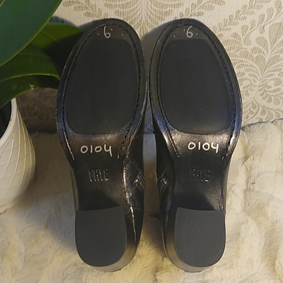 NWOB Frye Grey Metallic Ankle Boots Size 6 - Picture 6 of 6